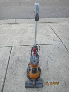 lot 4 image: DYSON DC24 VACUUM