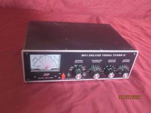 lot 17 image: MFJ DELUXE VERSA TUNNER II&nbspMODEL MFJ-949D