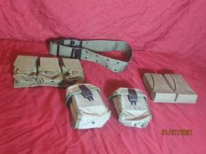 lot 26 image: MILITARY QUICK RELEASE PISTOL BELT &amp 4 TACTICAL POUCH&nbsp