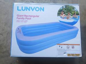 lot 139 image: LUNVON GIANT RECTANGULAR FAMILY POOL