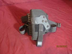 lot 143 image: UNCLE MIKES SIDE KICK SIZE 22 GUN HOLSTER WAIST BELT