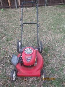 lot 155 image: CRAFTSMAN BRIGGS &amp STRATTON 625 SERIES LAWN MOWER 22 CUT