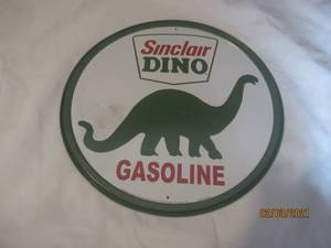 lot 173 image: SINCLAIR DINO GASOLINE SIGN