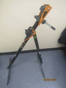 lot 54 image: SARIS SPIN DOCTOR ESSENTIAL HOME BICYCLE REPAIR STAND&nbsp