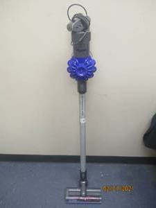 lot 55 image: DYSON V6 CORD FREE VACUUM CLEANER&nbsp&nbsp( BAD BATTERY FLASHING RED LIGHT )