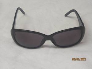 lot 71 image: VALENTINO&nbsp LADIES SUNGLASSES