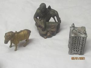 lot 82 image: TOTAL OF 3 VINTAGE BANKS&nbsp&nbsp