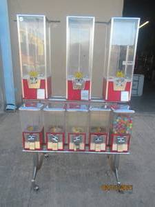 lot 93 image: 8 UNIT TOYCANDY VENDING MACHINE ON WHEELS&nbsp