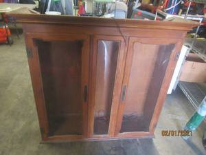 lot 98 image: TELL CITY CHAIR COMPANY BUBBLE GLASS HUTCH TOP ONLY&nbsp