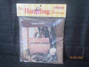lot 125 image: HANCOCK FABRICS THE HANDBAG BOUTIQUE SUEDE PURSE&nbsp