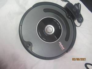 lot 176 image: IROBOT ROOMBA 550 WITH DOCKSTATION