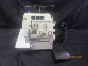 lot 194 image: BERNETTE 334D SEWING MACHINE