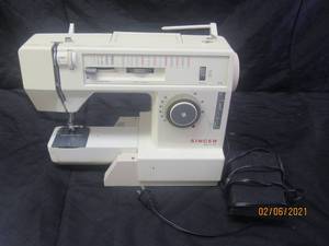 lot 195 image: SINGER MERRITT&nbsp SEWING MACHINE&nbsp