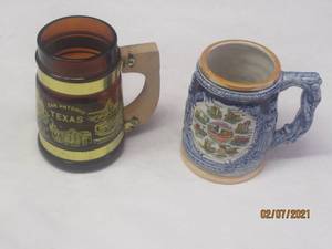 lot 238 image: LAS VEGAS STEIN MADE IN JAPAN AND SAN ANTONIO AMBER BARREL MUG WITH WOOD HANDLE