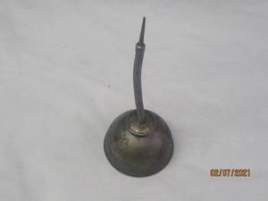 lot 240 image: VINTAGE 9 EAGLE OIL CAN