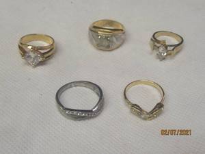 lot 263 image: TOTAL OF 5 LADIES FASHION RINGS&nbsp