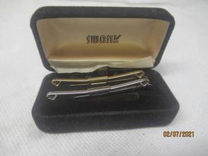 lot 280 image: 2 SWANK CUFF LINKS