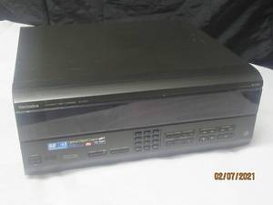 lot 282 image: TECHNICS COMPACT DISC CHANGER SL-MC4 MULTISTAGE NOISE SHAPING&nbsp