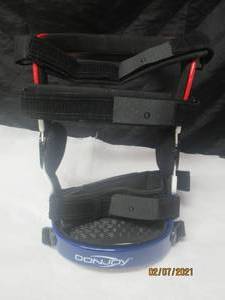 lot 285 image: DONJOY KNEE BRACE