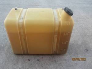 lot 293 image: PLASTIC GAS TANK IN GOOD CONDITION HAS SMALL AMOUNT OF DIESEL IN TO RESERVE THE TANK