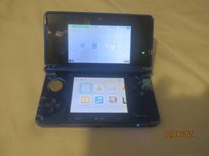 lot 301 image: NINTENDO 3 DS BLUE POWER ON ( NO POWER CORD )&nbsp