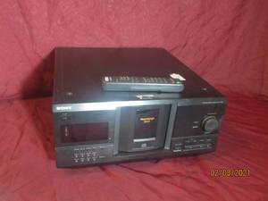 lot 309 image: SONY MEGA STORAGE 200 CD COMPACT DISC PLAYER&nbsp CDP-CX230&nbsp WITH REMOTE&nbsp