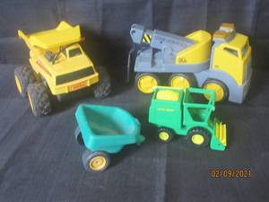 lot 351 image: LITTLE TIKES TOWING TRUCK ,JOHN DEERE TRACTOR ,TONKA DUMP TRUCK AND LITTLE TIKES TRAILER