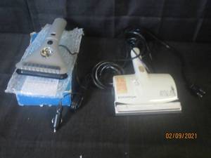 lot 362 image: EASY REACH AUTO ELECTRIC WINDSHIELD SCAPER &amp DOMENA ACTIONGLASS AG10 STREAK WINDOW STEAM CLEANER STEAMER&nbsp