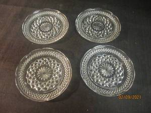 lot 367 image: TOTAL OF 4 VINTAGE CLEAR GLASS DESSERT PLATES&nbsp