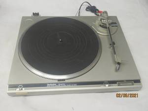 lot 370 image: TECHNICS QUARTZ DIRECT DRIVE AUTOMATIC TURNTABLE SYSTEM&nbsp SL-Q200&nbsp (NO POWER CORD )