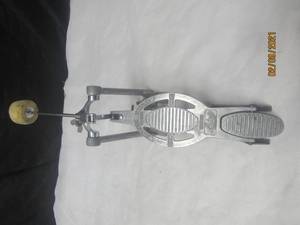 lot 380 image: LUGWIG TWIN SPRING SPEED BASS DRUM PEDAL&nbsp