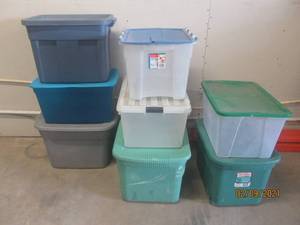 lot 326 image: TOTAL OF 8 TOTES WITH LIDS&nbsp