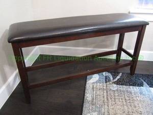 lot 131 image: Steve Silver company dining bench, matches lot 128