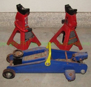 lot 145 image: Big red 3 ton jack stands and hydraulic jack as shown