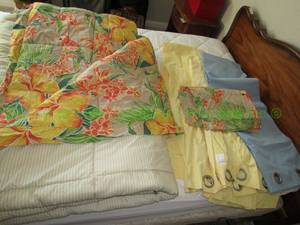 lot 156 image: Assorted bedding and sheets as shown