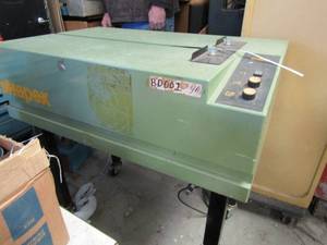 lot 2 image: STRAPEX CUBIC  MOD. # CH5610  BINDING MACHINE W ROLL OF PLASTIC STRAPING  39 X 23 X 37 - SWEDEN