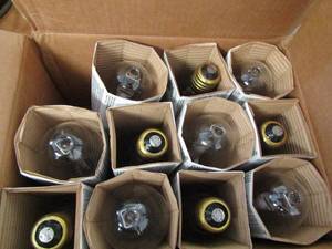 lot 405 image: PHILIPS METAL HALIDE LIGHTBULBS 250W, LARGE BASE  QTY 11
