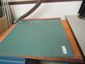 lot 409 image: PAPER CUTTER 25