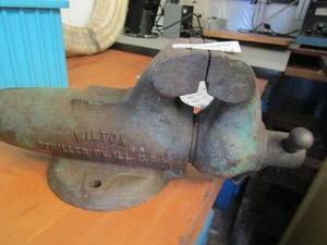 lot 434 image: Wilton VISE  Green 16