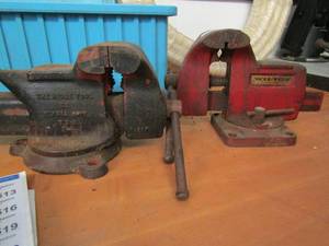 lot 436 image: Wilton Vice  red 9L  and Ridge Tool VISE  12 L