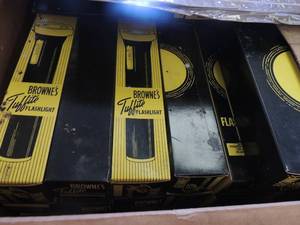 lot 18 image: 2 boxes of Browns Tufflite flashlights (over 50 pieces)