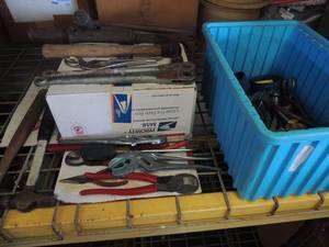 lot 138 image: Tub full of plyers, grippers, hammers, sockets, wrenches and more
