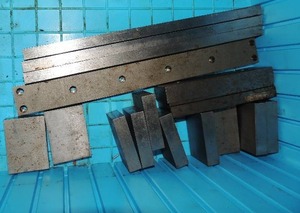 lot 160 image: Metal Squares 2.25  and METAL Bars 13