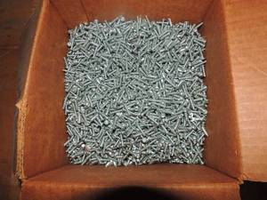lot 166 image: Brown box of 1000 plus screws