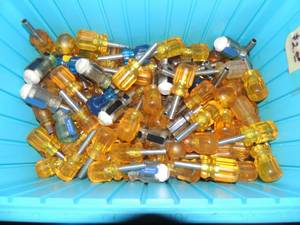 lot 165 image: Yellow handled tools NUT DRIVERS   TOTE FULL