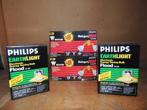 lot 169 image: 2 boxes 90w Philips halogen 2000 flood lights and 2 boxes Phillips earth light flood R-40