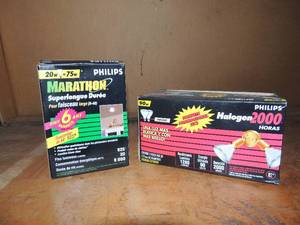 lot 173 image: 4 pack 90 watt Phillips halogen 2000 flood lights
