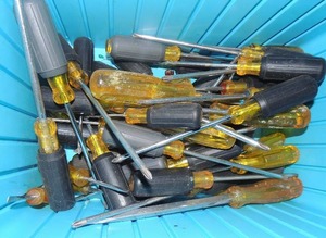 lot 193 image: Blue tote full of assorted screwdrivers VARIOUS BRANDS
