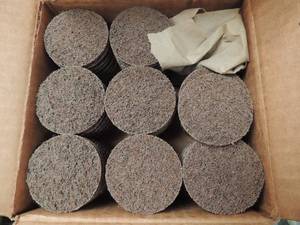 lot 228 image: 31 boxes of bear buffing pads 20box
