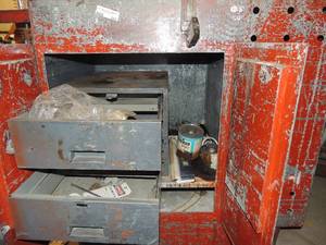 lot 265 image: 40x49x23 red dbl door work table on wheels 2 drawers